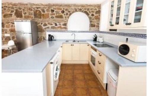Malaga-Este Appartement | Couvent du 17ème siècle offrant des vacances en famille avec piscine, tennis et vue imprenable