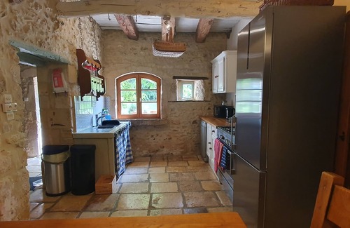 Savigne Maison | Gîte du 17ème siècle avec utilisation exclusive d'une grande piscine privée et jardin
