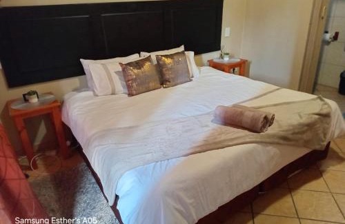 Emalahleni Maison | 18 Churchill Avenue