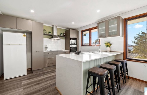 Jindabyne Maison | 18 Kurrajong St - 3BR l Pet Friendly l Central Location l Air-Con