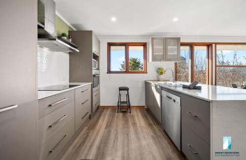 Jindabyne Maison | 18 Kurrajong St - 3BR l Pet Friendly l Central Location l Air-Con