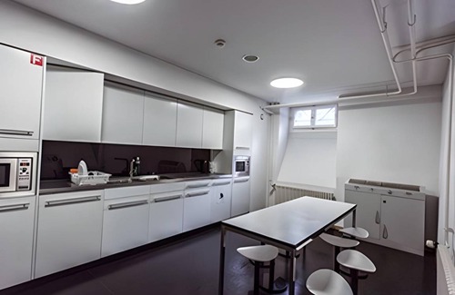 Le Prieure Auberge | 18 m² Auberge de jeunesse ∙ 127 personnes