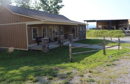 Tennga Maison | 18-Person Cabin in the Mountains of Ocoee, TN!