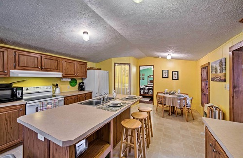 Dornsife Maison | ‘The Lodge’ Klingerstown Home sur 180 Acre Farm!