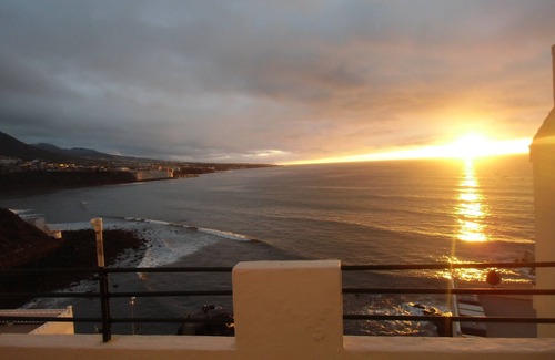 Punta del Hidalgo Maison | Terrasses à 180 ° avec vue sur la mer, spacieuses, centre de Punta Hidalgo, paradis de la randonnée