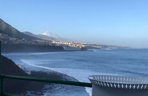 Punta del Hidalgo Maison | Terrasses à 180 ° avec vue sur la mer, spacieuses, centre de Punta Hidalgo, paradis de la randonnée