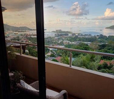 Zig Zag Ward Maison | 180 Degrees Self-Catering