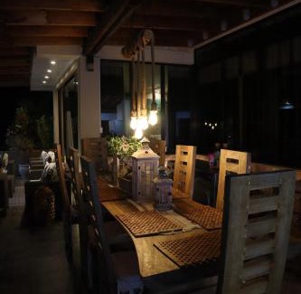 Zig Zag Ward Maison | 180 Degrees Self-Catering