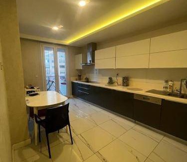 Beylikduzu Appartement | 180 m² Appartement ∙ 1 chambre ∙ 8 personnes