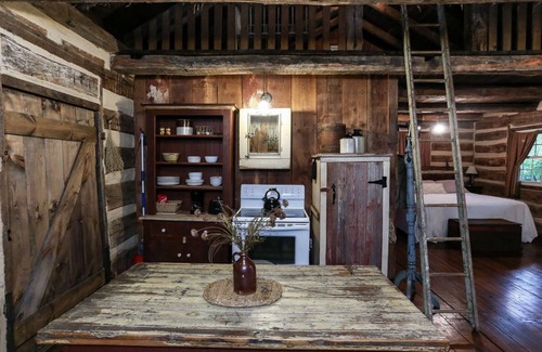 Narvon Cabine | Cabane en rondins restaurée des années 1800 dans les bois - 15 Min. Sur un péage - Salle de mariage
