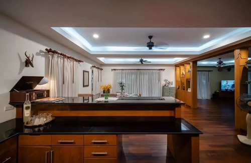 Nai Harn Villa | 1800 sqm Manor 5 Bedroom Private Saltwater Pool
