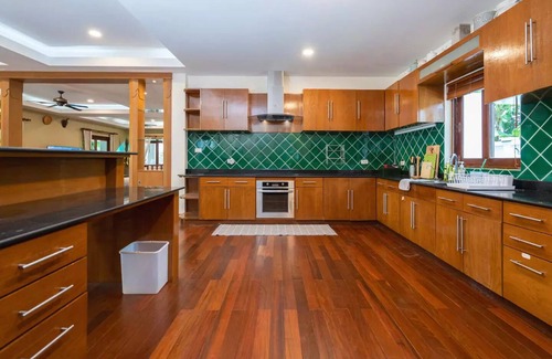 Nai Harn Villa | 1800 sqm Manor 5 Bedroom Private Saltwater Pool