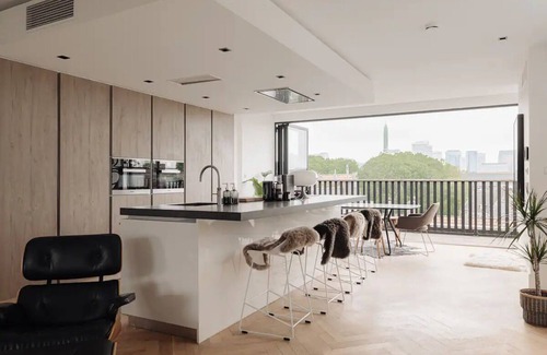 Oud-Zuid Appartement | 180m2 luxurious hidden gem, perfect for families with a dedicated elevator