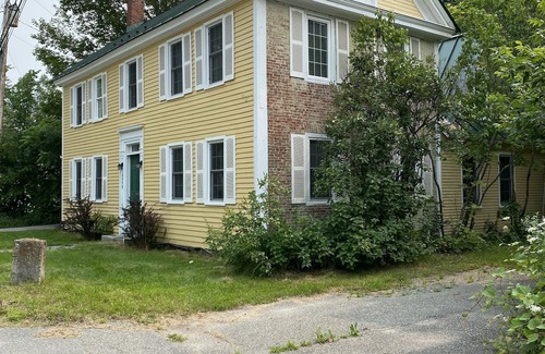 Perkinsville Maison | 1820 Federal Style Home located on the beautiful Black River