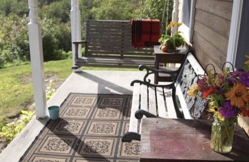 Thompson Maison | 1820's Farmhouse near Elk Mountain Ski Resort - 3 Bed 3.5 Bath