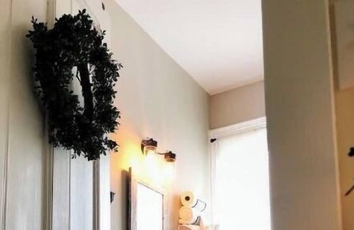 Cortland Autre | 1820's Quaint Rustic Farmhouse