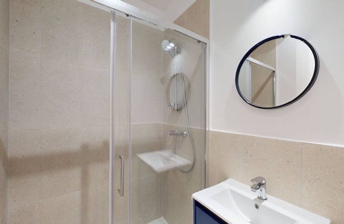 18th Arrondissement Station Balnéaire | 185 m² Chambre privée ∙ 1 chambre ∙ 2 personnes