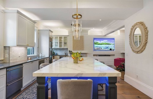 Thompson Square - Bunker Hill Maison | "1855 Grand Mansion In Historical Charlestown" 6 bed 4.5 bath Renovated 2021