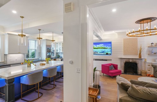 Thompson Square - Bunker Hill Maison | "1855 Grand Mansion In Historical Charlestown" 6 bed 4.5 bath Renovated 2021