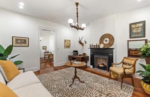 Natchez Maison | 1864 Little Brick - 1 Bed, 1 Bath, Full Kitchen, Pet Friendly with fee, Washer & Dryer