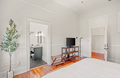 Valdosta Maison | 1876 Room at The Mckey