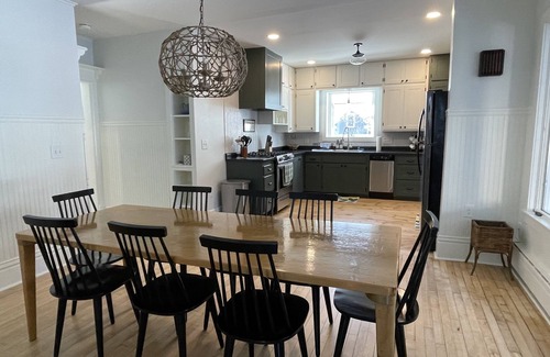 Green Lake Maison | 1880s beauty! Family Fun. Walk to downtown Green Lake, Heidle House & golf!