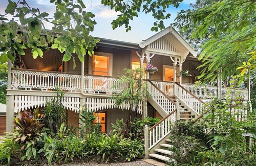 Bald Knob Maison | 1890 Queenslander Guest House.