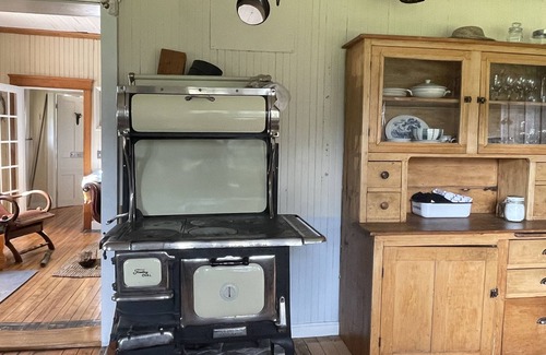 Unorganized Centre Parry Sound Autre | 1820's Farmhouse in the Heart of Canadian Wilderness