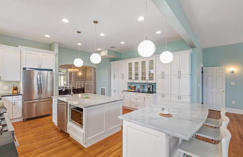 Plainfield Maison | 1897 MANSION 30 min to NYC Sleeps up to 26 with 12 bedrooms and 7 and 1/2 baths