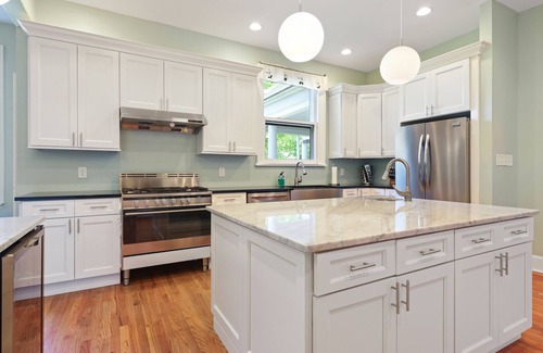 Plainfield Maison | 1897 MANSION 30 min to NYC Sleeps up to 26 with 12 bedrooms and 7 and 1/2 baths