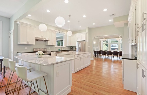 Plainfield Maison | 1897 MANSION 30 min to NYC Sleeps up to 26 with 12 bedrooms and 7 and 1/2 baths