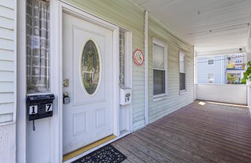 Malden Appartement | 19 Malden 3Br Apt on 2F with WIFi and Free parking with Windows AC
