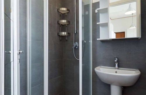 Cesano Boscone Station Balnéaire | 190 m² Chambre privée ∙ 1 chambre ∙ 1 personne