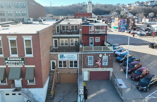 Downtown Dubuque Appartement | 190 on Main #3