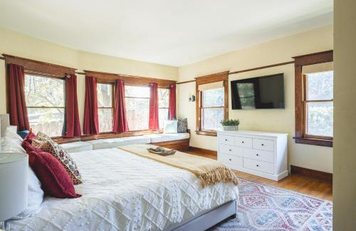 Park West Maison | 1907 Stone House - King Bed, Office, Crib, Toys