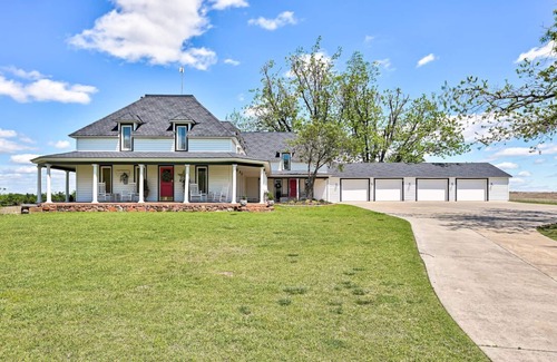 Edmond Maison | 1908 Victorian Farmhouse (Unit B)