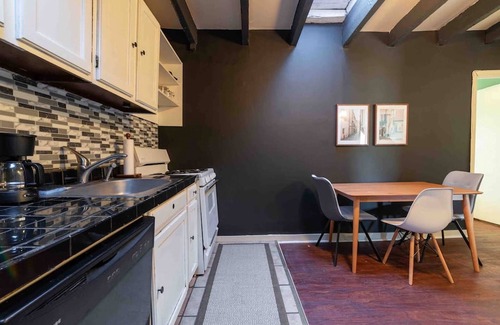 Washington Square West Appartement | 1918 Duplex with Character City Center