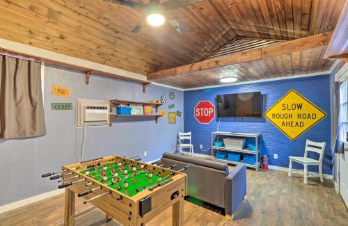 Corsicana Maison | 1920s Corsicana Home - Spacious Group Getaway!