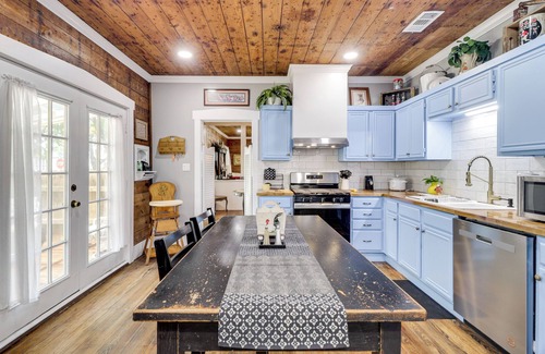 Waxahachie Maison | 1925 Craftsman Bungalow - 1 Mi to Dtwn Waxahachie!