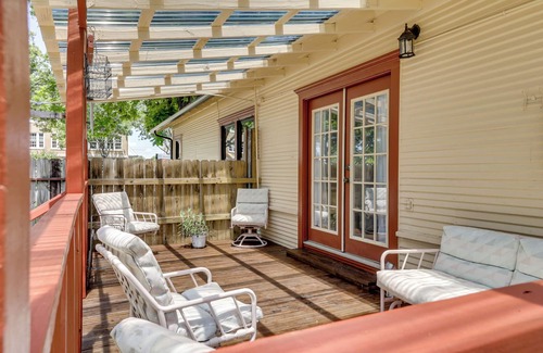 Waxahachie Maison | 1925 Craftsman Bungalow - 1 Mi to Dtwn Waxahachie!