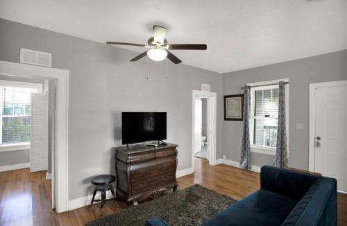 Gainesville Maison | 1940 cottage seen on FYI, 2bd 2ba