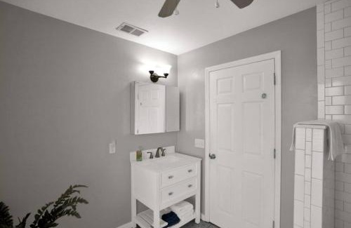 Gainesville Maison | 1940 cottage seen on FYI, 2bd 2ba