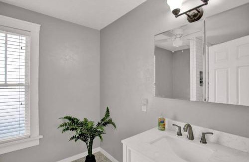 Gainesville Maison | 1940 cottage seen on FYI, 2bd 2ba