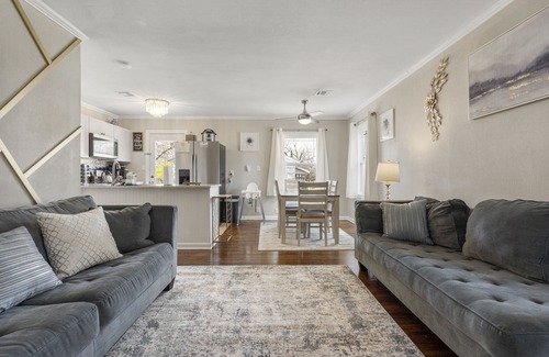 Turner Park Maison | 1940s Gorgeous Remodel + King Cottage | Expo Sq/TU