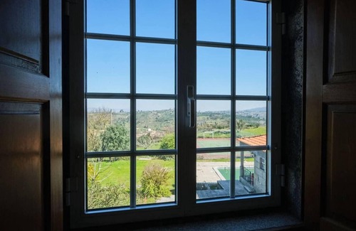 Vila Ruiva Villa | Beautiful 8 Bed Cottage in Celorico with Pool