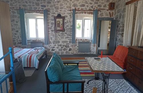 Bjelila Maison | 19th century stone house on the seashore