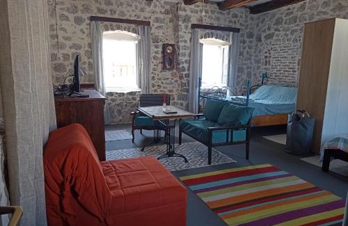 Bjelila Maison | 19th century stone house on the seashore