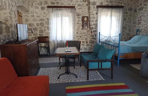Bjelila Maison | 19th century stone house on the seashore