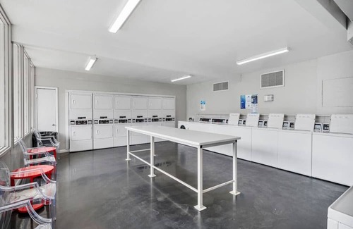South Scottsdale Appartement | 1B1B Luxury Getaway: Pool Access and Free Parking