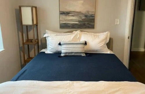 Englewood Appartement | 1BD/1BA Stylish Mid-Term Rental (Unit #3): Your Home Away from Home in Denver